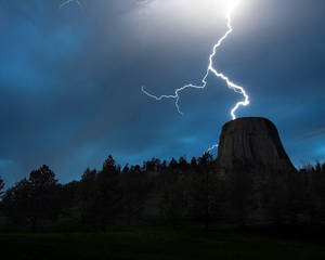 Lightning Strike In Plateau Wallpaper
