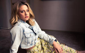 Lili Reinhart On Floor Wallpaper