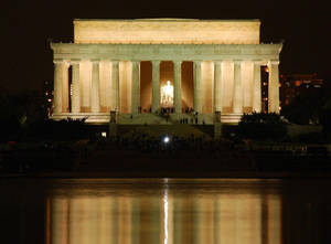 Lincoln Monument Lights Up Wallpaper