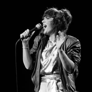 Linda Ronstadt First Ever Concert Wallpaper