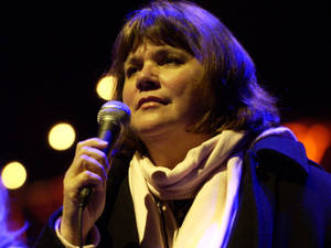 Linda Ronstadt On Piano Jazz Wallpaper