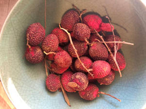 Litchi Fruits On Bowl Wallpaper