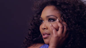 Lizzo Hands On Face Wallpaper