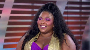 Lizzo In Gold Outfit Wallpaper