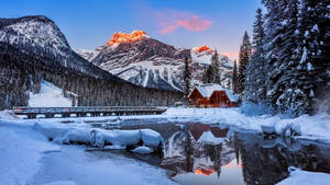 Lodge Winter Landscape Wallpaper