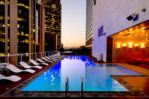 Los Angeles Hotel With Rooftop Pool Wallpaper