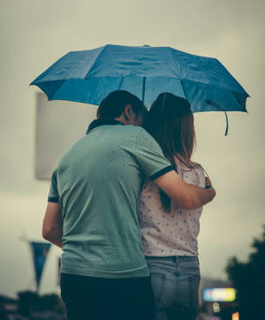 Love Cute Couple With Umbrella Wallpaper