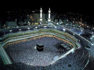 Loyal Worshippers At Night In Masjid Al-haram Makkah Hd Wallpaper