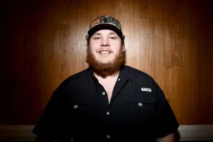 Luke Combs Living Life To The Fullest Wallpaper