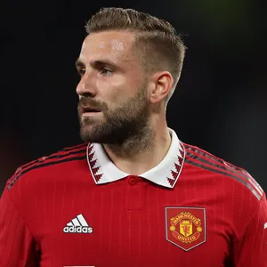 Luke Shaw With Black Background Wallpaper