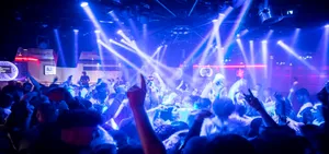 Magical Night At The Enthralling Nightclub Wallpaper