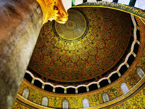 Majestic Interior View Of Dome Of The Rock Wallpaper