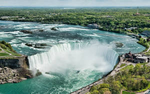 Majestic Niagara Horseshoe Falls In Canada Wallpaper