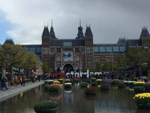 Majestic Rijksmuseum On A Cloudy Day Wallpaper