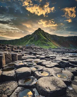 Majestic Scene Of The Giant's Causeway And Mountain Landscape In Northern Ireland Wallpaper