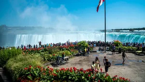 Majestic Table Rock Welcome Centre At Niagara Falls, Canada Wallpaper