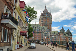 Majestic View Of Quebec City's Historical Castle Wallpaper