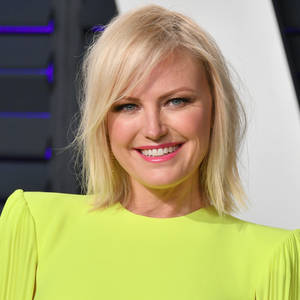 Malin Akerman Stylish Yellow Dress Wallpaper