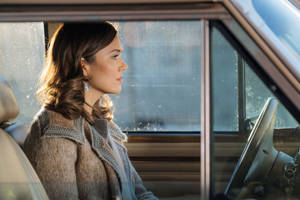 Mandy Moore Shines In This Is Us Wallpaper