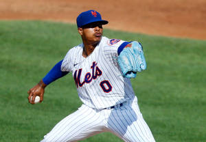 Marcus Stroman With Blue Baseball Mitt Wallpaper