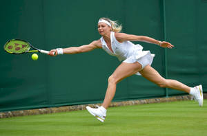 Maria Kirilenko Chasing After The Ball Wallpaper