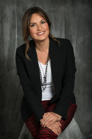 Mariska Hargitay Pose Times Up Portrait Wallpaper