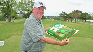 Mark Calcavecchia Celebrating With A Cake Wallpaper