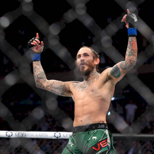 Marlon Vera Pointing Up Wallpaper