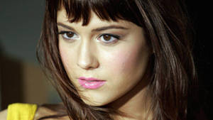 Mary Elizabeth Winstead Close Up Wallpaper