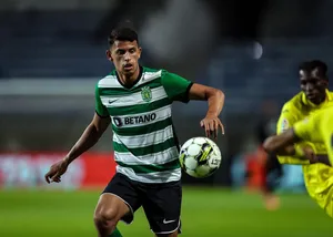 Matheus Nunes Focusing On Ball Wallpaper