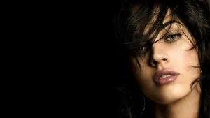 Megan Fox Beautiful Eyes Close-up Wallpaper