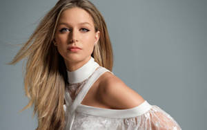 Melissa Benoist Model Wallpaper