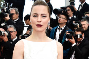 Melissa George At A Red Carpet Event Wallpaper