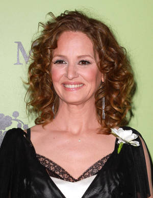 Melissa Leo American Actress Curly Hair Wallpaper