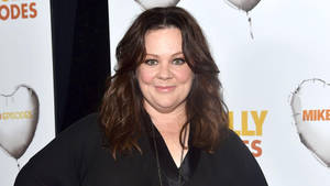 Melissa Mccarthy Cbs 100th Episode Celebration Wallpaper