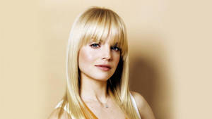 Mena Suvari Full Bangs Wallpaper