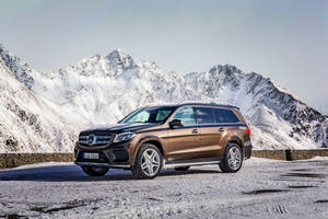 Mercedes Benz Gl-class In Alps Wallpaper