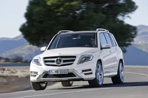 Mercedes Glk 2015 Crossover Wallpaper