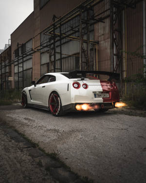 Mesmerizing Artistry On A Gtr Car Wallpaper