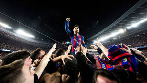 Messi Psg Cheering Crowd Wallpaper