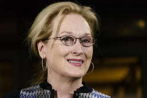 Messy Hair Look Of Meryl Streep Wallpaper