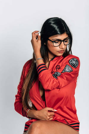 Mia Khalifa Fierce In Red Wallpaper