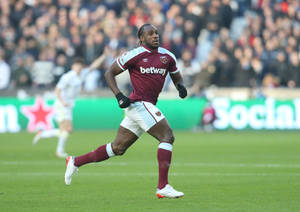 Michail Antonio Running On Grass Wallpaper