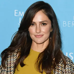 Minka Kelly Stunning In A Classy Outfit Wallpaper