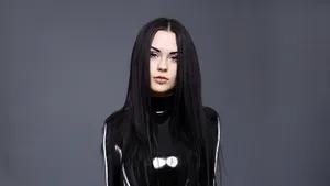 Model Catsuit Black Piercing Wallpaper