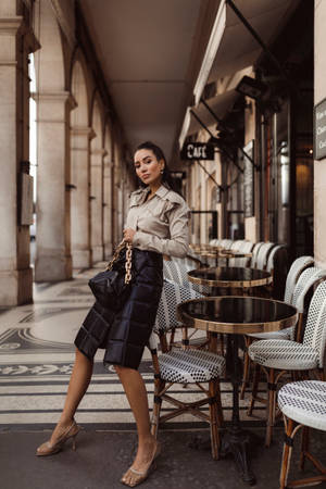 Model With Bottega Veneta Attire Wallpaper