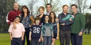 Modern Family Family Portrait Wallpaper