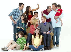 Modern Family Pritchett Dunphy Photoshoot Wallpaper