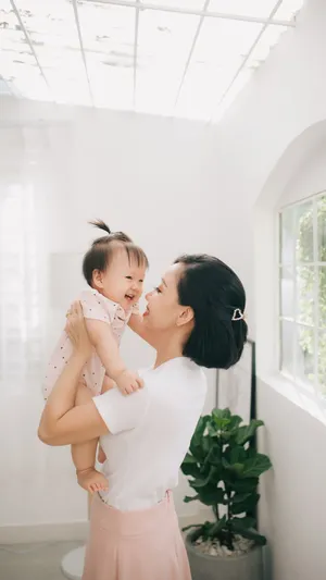 Mom Inside White Room Wallpaper