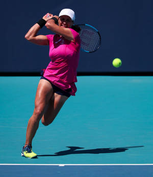 Monica Niculescu Running After Ball Wallpaper